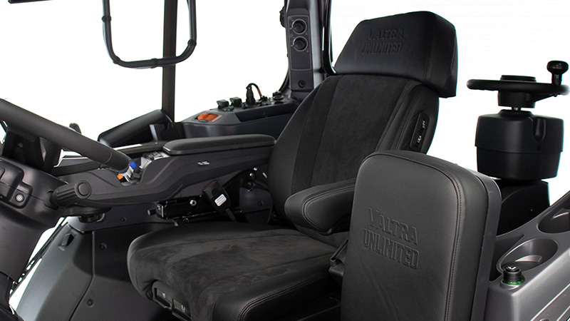 Siedzenie kierowcy w wersji skórzanej/alkantara w ciągnikach Valtra Unlimited
