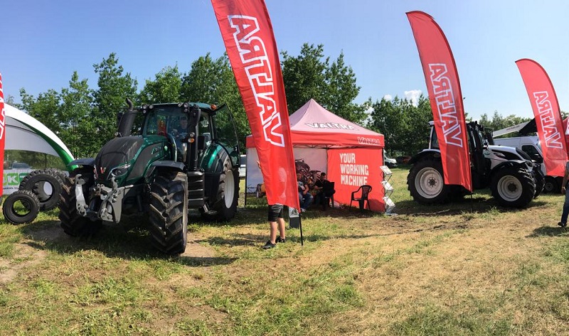 Valtra na targach erobocze show