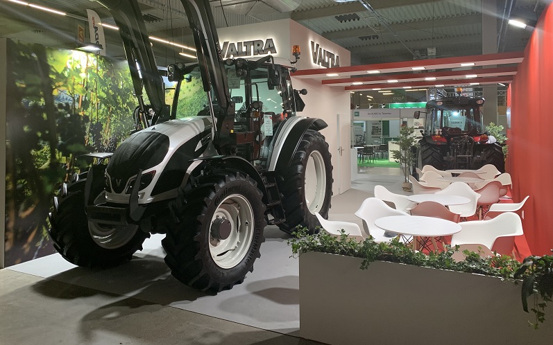 Ciągnik Valtra A104 