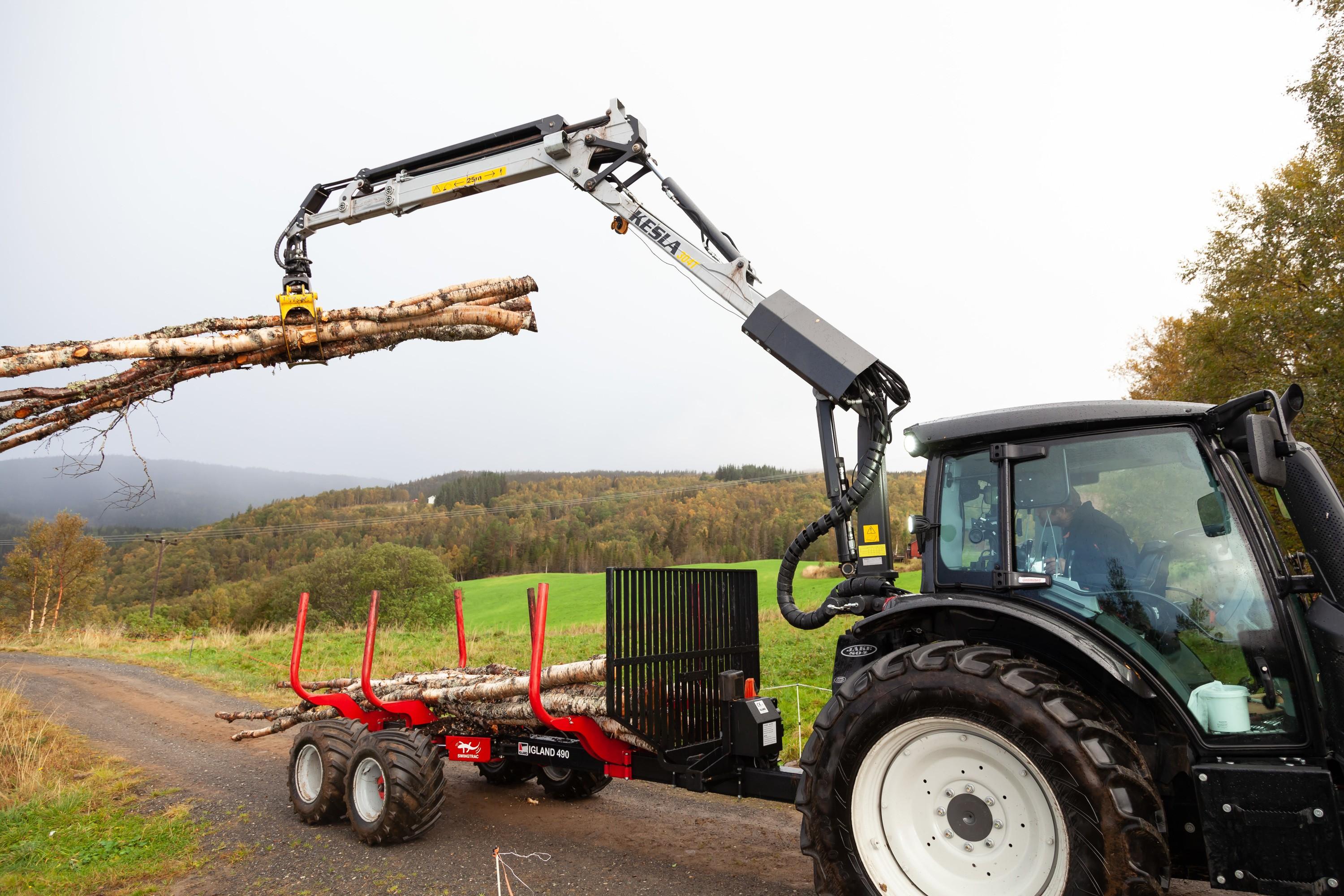 Skogsrigget Valtra N154 med Kesla kran og TwinTrac